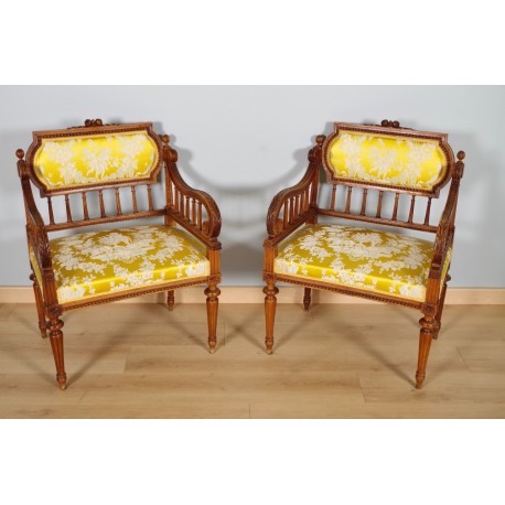 Paire de fauteuils style Louis XVI noyer 1900